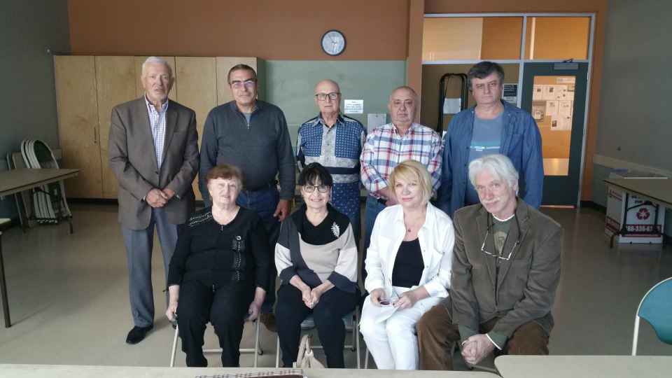 Рада земляцтва: у першому ряду (зліва направо): Лариса Тамашпольська (секретарка Ради), Соня Покутинська (член редколегії відроджуваної газети "Одеський маяк"), Людмила Грін (віцепрезидент земляцтва), Едуард Гофф (член Ради, фотограф); у другому ряду (зліва направо): Борис Юделевич (президент земляцтва), Ігор Гончаров (член Ради), Віталій Глазер (член Ради), Ілля Гонтар (віцепрезидент, редактор газети "Одеський маяк"), Сергій Олгенлікх (член Ради, SMM-фахівець, веб-майстер).