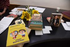 «Меняю кисть на книгу!» экспозиция Александры Кадзевич