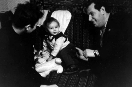 Мы с Королем беседуем  с Олесей Литовченко.  Одесса, январь 1975 г. 
