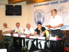 (Слева – направо) А. Горбатюк - советник мэра  по связям с диаспорой, А. Креймер - зам. директора Всемирного клуба одесситов (ВКО), Л. Рукман - директор ВКО, Г. Раскин - зам начальника управления международных отношений, европейской интеграции и связям с одесской диаспорой Одесского горисполкома, Д. Кондратьев - начальник отдела связи с одесской диаспорой управления международных отношений, европейской интеграции и связям с одесской диаспорой Одесского горисполкома.