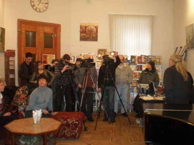На открытии выставки «Берега, берега» заслуженного художника Украины Николая ПРОКОПЕНКО.