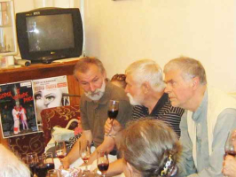Споры среди поклонников творчества  Светланы Юсим разгорелись нешуточные.
