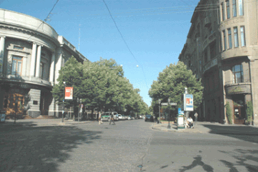 Дом Фраполли сегодня спрятан за деревьями