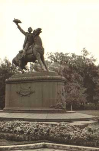 6 ноября 1913 года на Рымникском поле сражения в присутствии румынских властей и депутаций от русской армии в торжественной обстановке открыли памятник А.В.Суворову работы Бориса Васильевича Эдуардса.